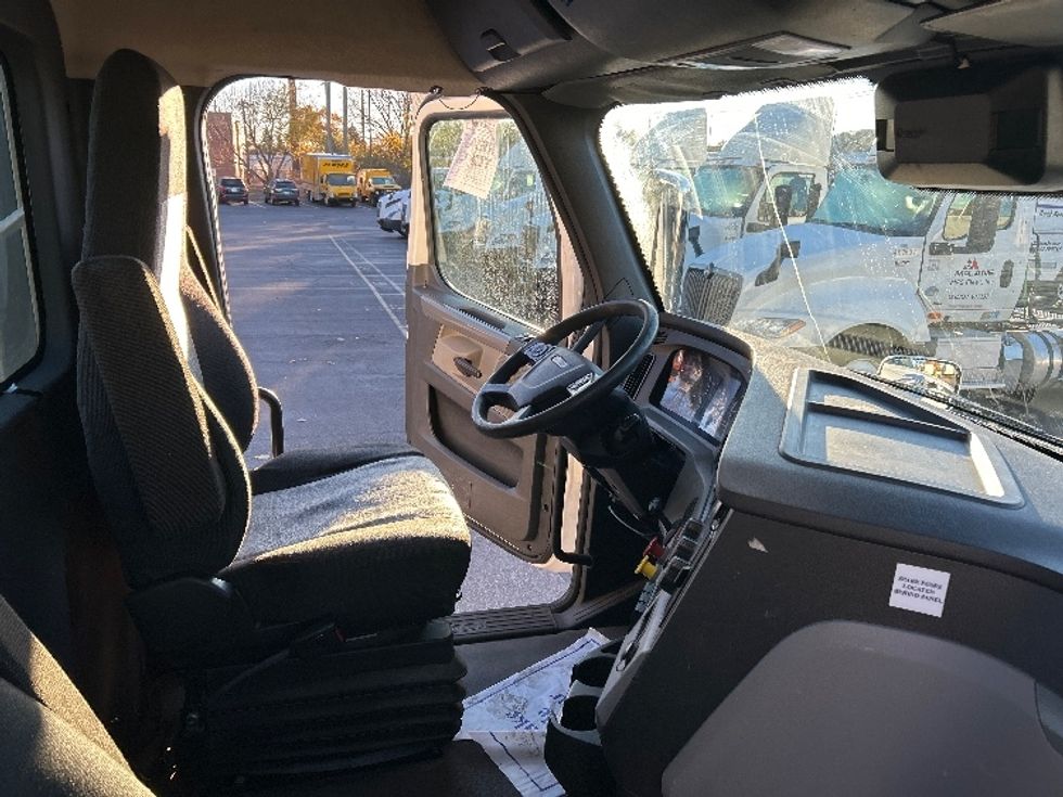 Day Cab Tractor-Heavy Duty Tractors-Freightliner-2021-T11664ST-Plymouth-MI-432,314\n\t\tmiles-$ 49,250 - Image 14