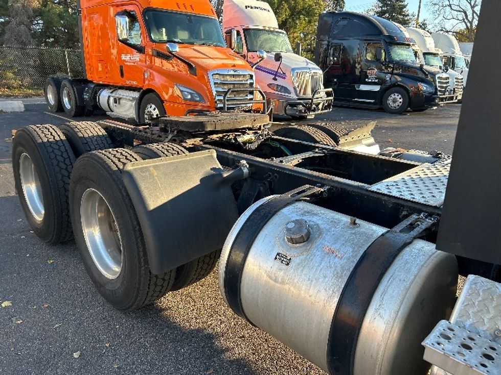 Day Cab Tractor-Heavy Duty Tractors-Freightliner-2021-T11664ST-Plymouth-MI-432,314\n\t\tmiles-$ 49,250 - Image 18