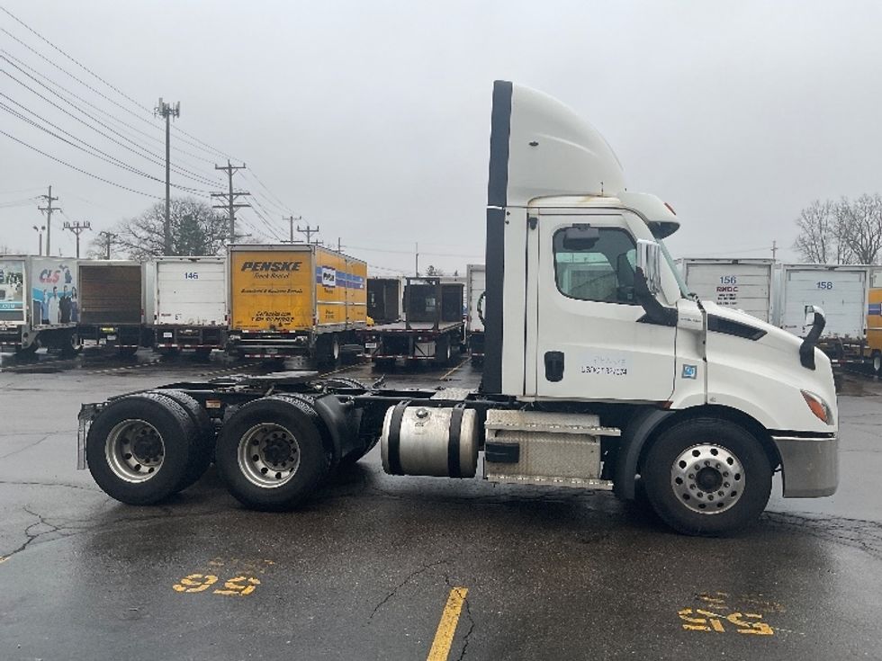 Day Cab Tractor-Heavy Duty Tractors-Freightliner-2021-T11664ST-Plymouth-MI-432,314\n\t\tmiles-$ 49,250 - Image 8