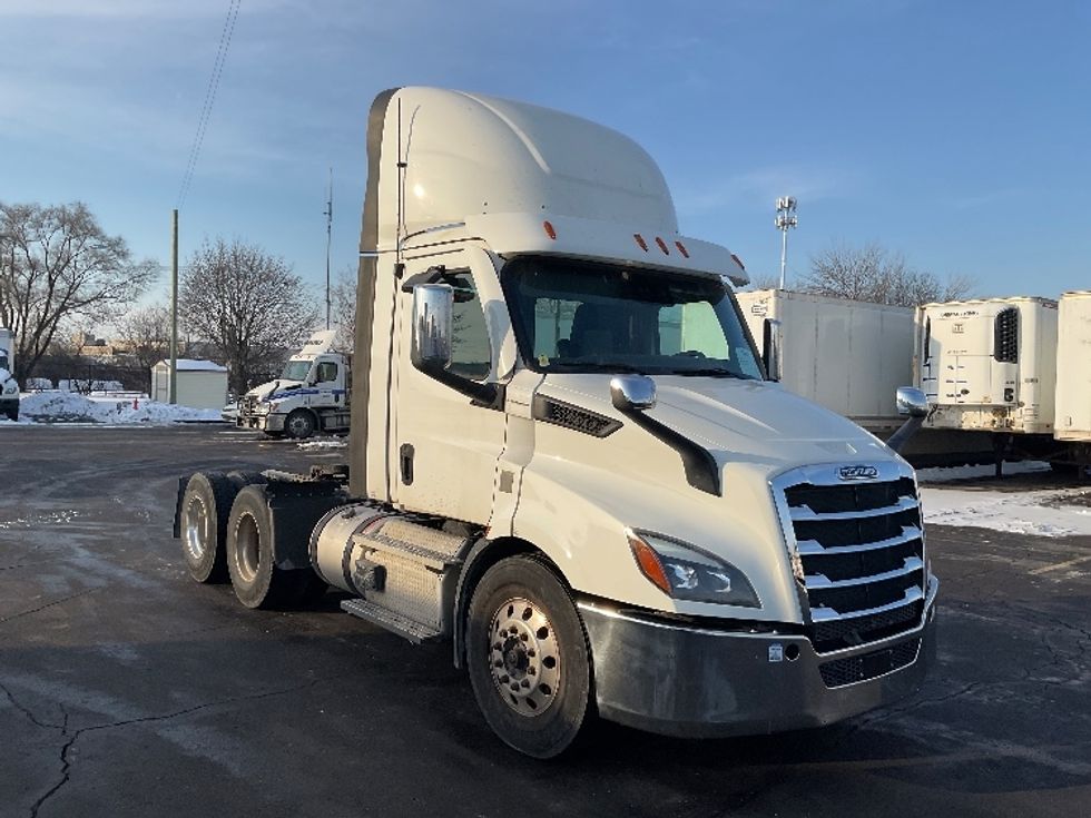 Day Cab Tractor-Heavy Duty Tractors-Freightliner-2021-T11664ST-Plymouth-MI-434,266\n\t\tmiles-$ 48,000 - Image 1
