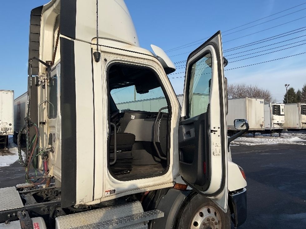 Day Cab Tractor-Heavy Duty Tractors-Freightliner-2021-T11664ST-Plymouth-MI-434,266\n\t\tmiles-$ 48,000 - Image 12