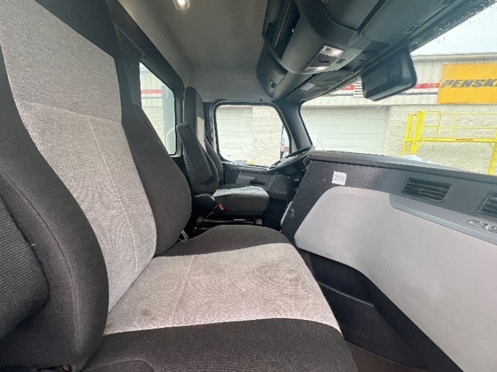 Day Cab Tractor-Heavy Duty Tractors-Freightliner-2021-T11664ST-Plymouth-MI-434,266\n\t\tmiles-$ 48,000 - Image 14