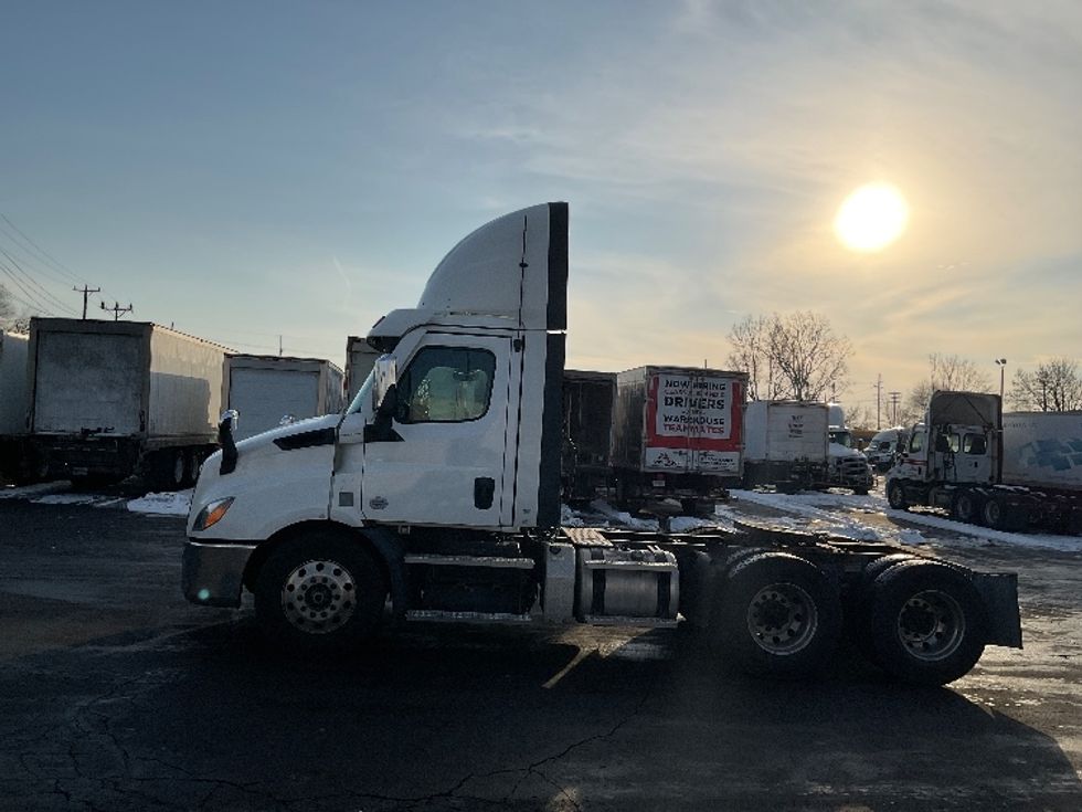 Day Cab Tractor-Heavy Duty Tractors-Freightliner-2021-T11664ST-Plymouth-MI-434,266\n\t\tmiles-$ 48,000 - Image 4