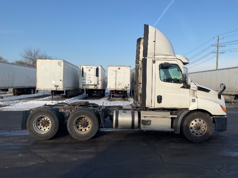 Day Cab Tractor-Heavy Duty Tractors-Freightliner-2021-T11664ST-Plymouth-MI-434,266\n\t\tmiles-$ 48,000 - Image 8