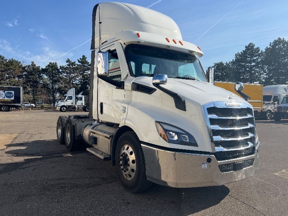 Day Cab Tractor-Heavy Duty Tractors-Freightliner-2021-T11664ST-Plymouth-MI-475,737\n\t\tmiles-$ 45,000 - Image 1