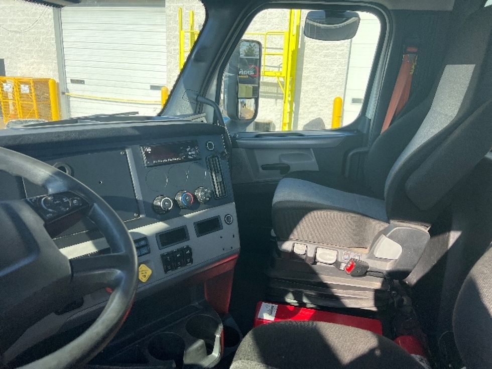 Day Cab Tractor-Heavy Duty Tractors-Freightliner-2021-T11664ST-Plymouth-MI-475,737\n\t\tmiles-$ 45,000 - Image 10
