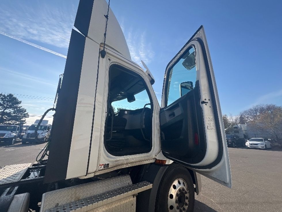 Day Cab Tractor-Heavy Duty Tractors-Freightliner-2021-T11664ST-Plymouth-MI-475,737\n\t\tmiles-$ 45,000 - Image 12