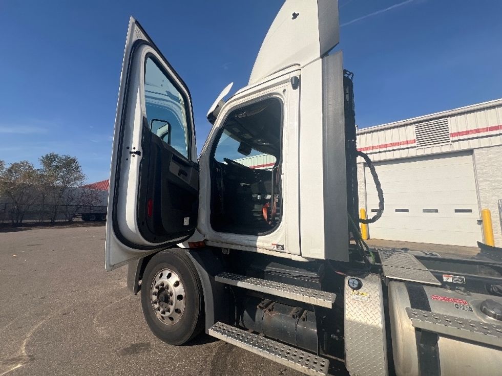 Day Cab Tractor-Heavy Duty Tractors-Freightliner-2021-T11664ST-Plymouth-MI-475,737\n\t\tmiles-$ 45,000 - Image 9