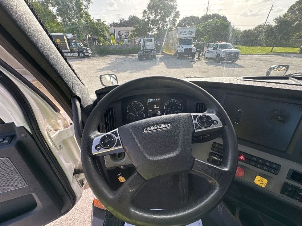 Day Cab Tractor-Heavy Duty Tractors-Freightliner-2021-T11664ST-Pompano Beach-FL-249,334\n\t\tmiles-$ 66,000 - Image 11