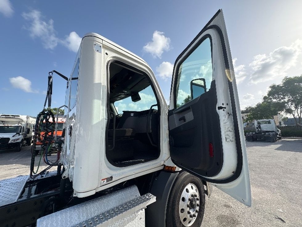 Day Cab Tractor-Heavy Duty Tractors-Freightliner-2021-T11664ST-Pompano Beach-FL-249,334\n\t\tmiles-$ 66,000 - Image 12