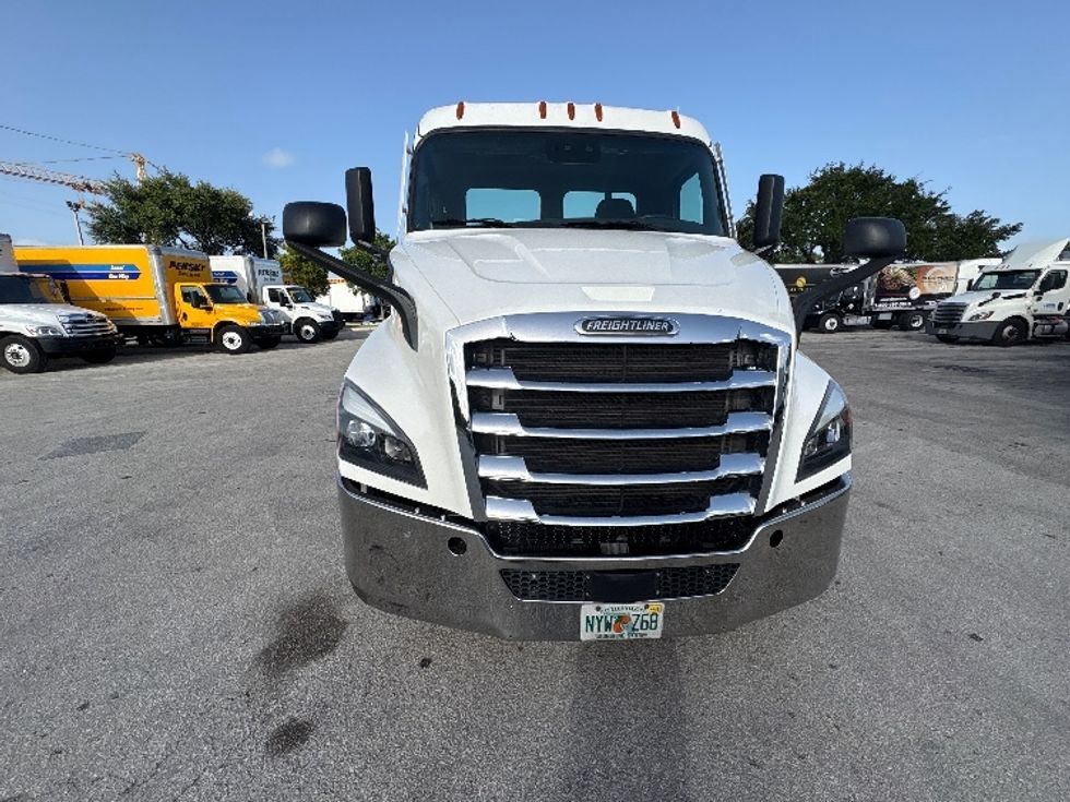 Day Cab Tractor-Heavy Duty Tractors-Freightliner-2021-T11664ST-Pompano Beach-FL-249,334\n\t\tmiles-$ 66,000 - Image 2