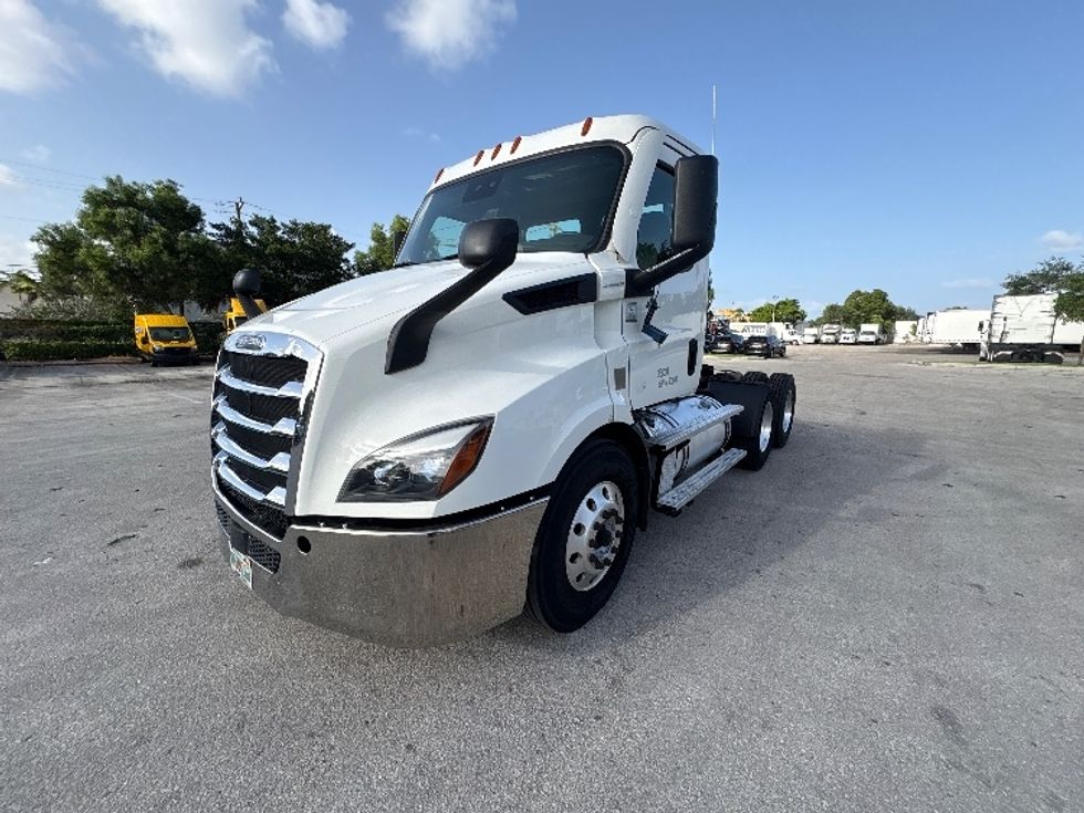 Day Cab Tractor-Heavy Duty Tractors-Freightliner-2021-T11664ST-Pompano Beach-FL-249,334\n\t\tmiles-$ 66,000 - Image 3