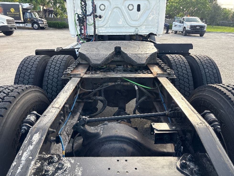 Day Cab Tractor-Heavy Duty Tractors-Freightliner-2021-T11664ST-Pompano Beach-FL-249,334\n\t\tmiles-$ 66,000 - Image 6