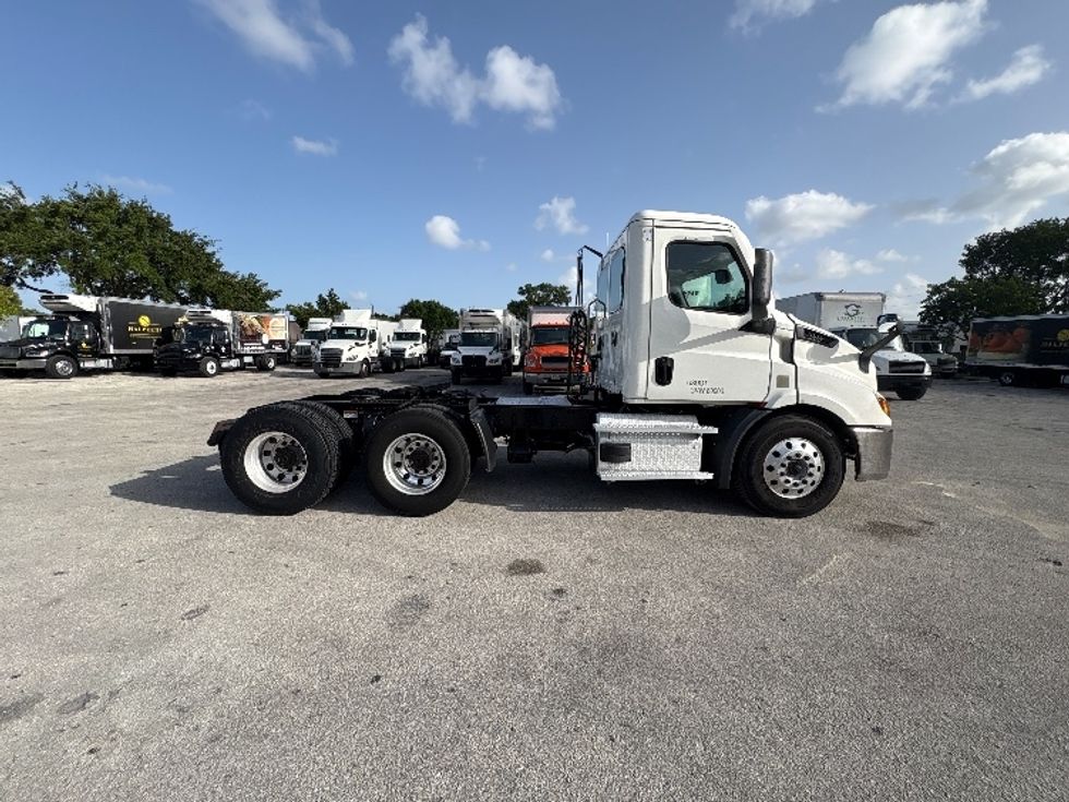 Day Cab Tractor-Heavy Duty Tractors-Freightliner-2021-T11664ST-Pompano Beach-FL-249,334\n\t\tmiles-$ 66,000 - Image 8