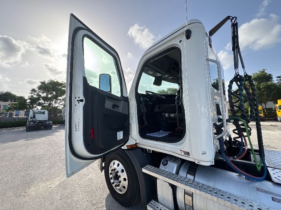 Day Cab Tractor-Heavy Duty Tractors-Freightliner-2021-T11664ST-Pompano Beach-FL-249,334\n\t\tmiles-$ 66,000 - Image 9
