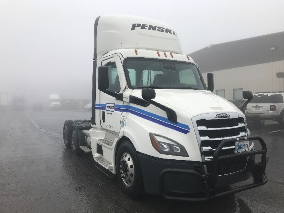 Day Cab Tractor-Heavy Duty Tractors-Freightliner-2021-T11664ST-Pottsville-PA-715,930\n\t\tmiles-$ 27,750 - Image 1