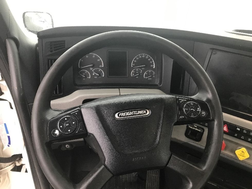 Day Cab Tractor-Heavy Duty Tractors-Freightliner-2021-T11664ST-Pottsville-PA-715,930\n\t\tmiles-$ 27,750 - Image 11