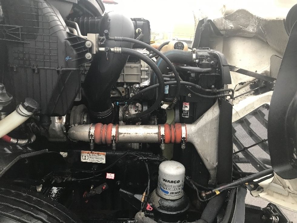 Day Cab Tractor-Heavy Duty Tractors-Freightliner-2021-T11664ST-Pottsville-PA-715,930\n\t\tmiles-$ 27,750 - Image 15