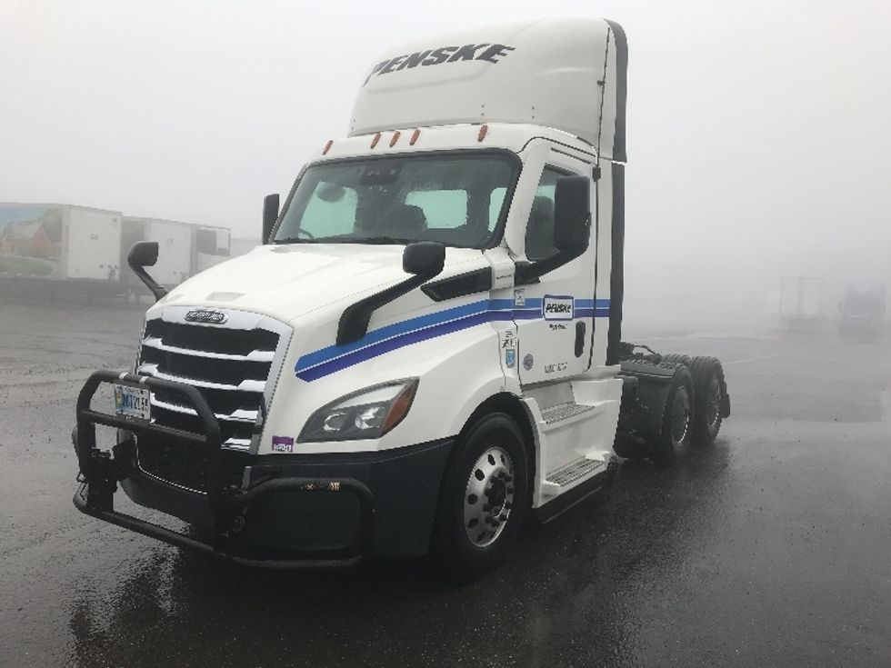 Day Cab Tractor-Heavy Duty Tractors-Freightliner-2021-T11664ST-Pottsville-PA-715,930\n\t\tmiles-$ 27,750 - Image 3