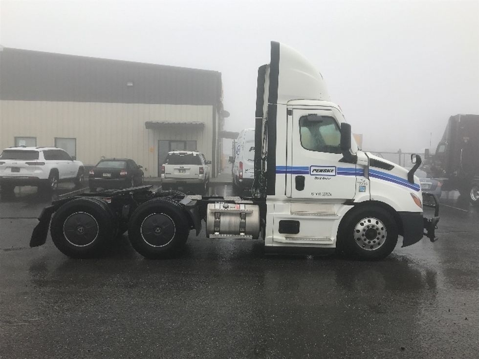Day Cab Tractor-Heavy Duty Tractors-Freightliner-2021-T11664ST-Pottsville-PA-715,930\n\t\tmiles-$ 27,750 - Image 8