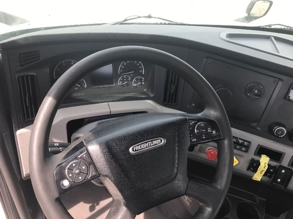 Day Cab Tractor-Heavy Duty Tractors-Freightliner-2021-T11664ST-Pottsville-PA-731,906\n\t\tmiles-$ 27,750 - Image 10