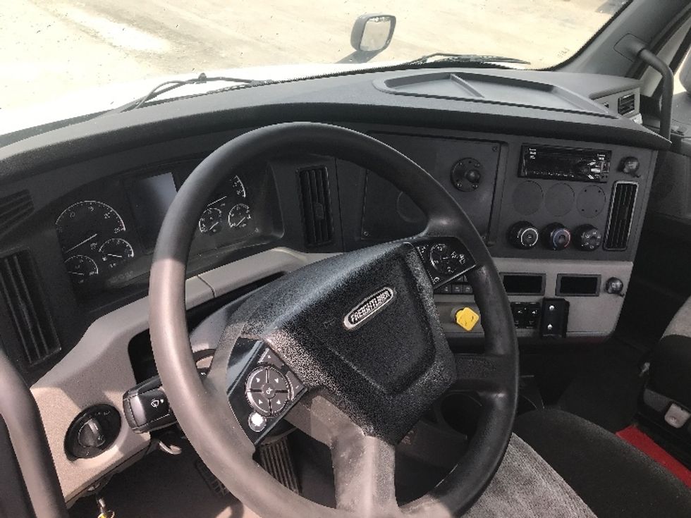 Day Cab Tractor-Heavy Duty Tractors-Freightliner-2021-T11664ST-Pottsville-PA-731,906\n\t\tmiles-$ 27,750 - Image 11