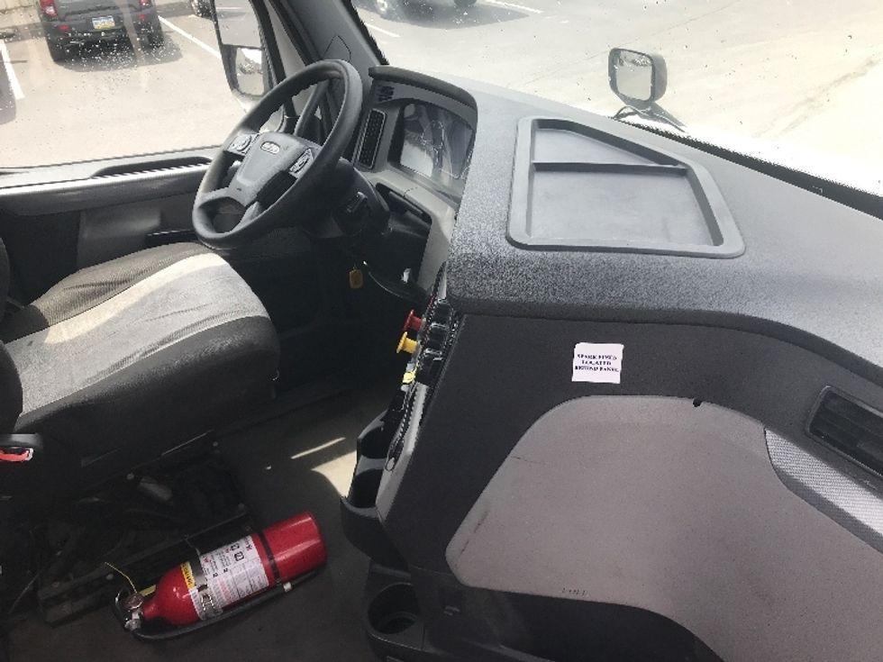 Day Cab Tractor-Heavy Duty Tractors-Freightliner-2021-T11664ST-Pottsville-PA-731,906\n\t\tmiles-$ 27,750 - Image 14