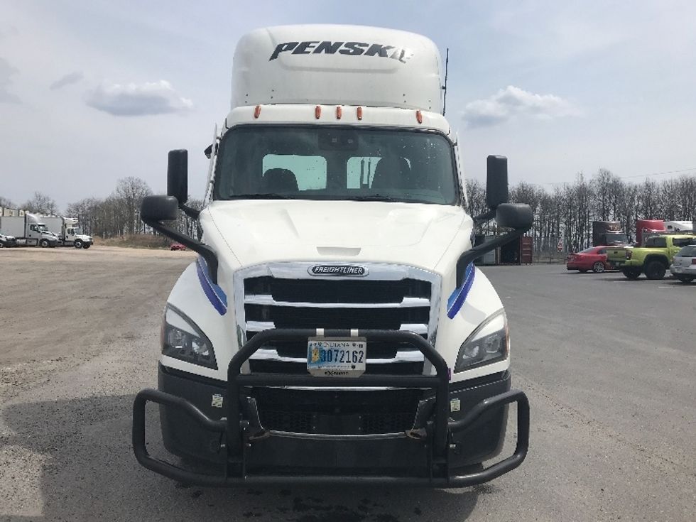 Day Cab Tractor-Heavy Duty Tractors-Freightliner-2021-T11664ST-Pottsville-PA-731,906\n\t\tmiles-$ 27,750 - Image 2