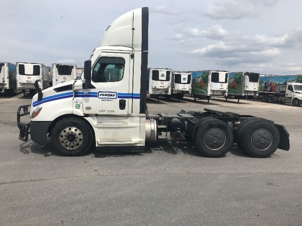 Day Cab Tractor-Heavy Duty Tractors-Freightliner-2021-T11664ST-Pottsville-PA-731,906\n\t\tmiles-$ 27,750 - Image 4