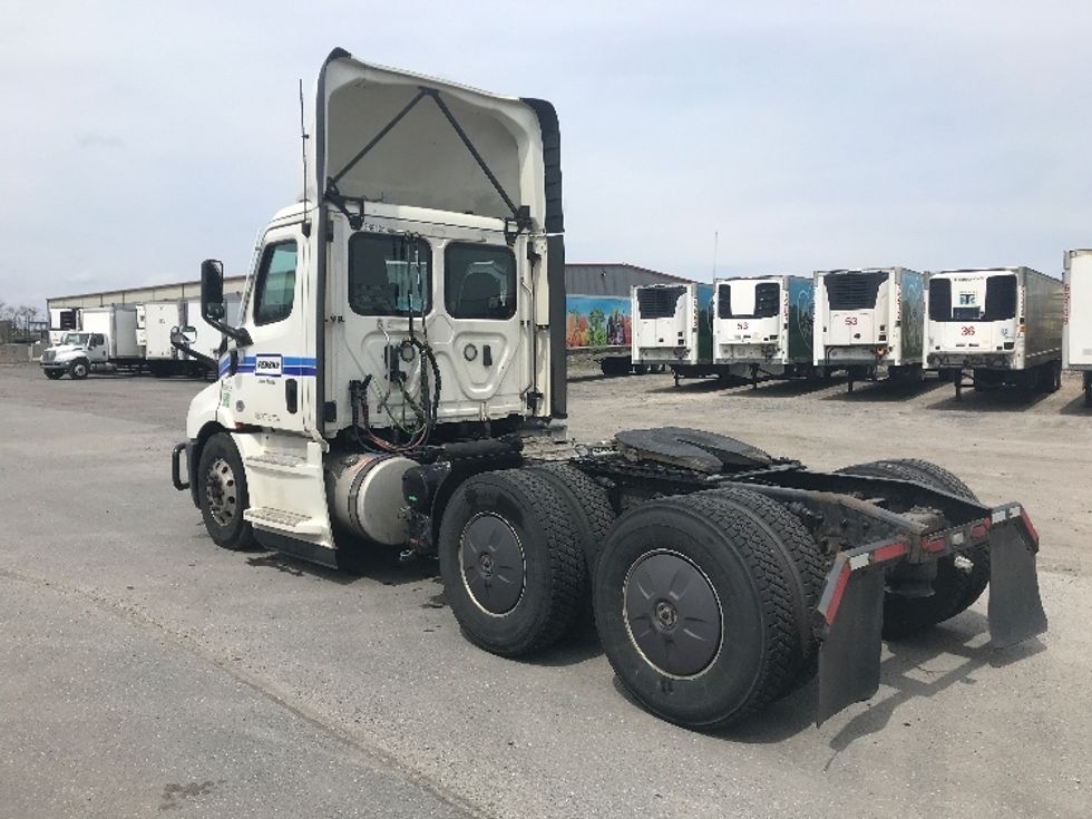 Day Cab Tractor-Heavy Duty Tractors-Freightliner-2021-T11664ST-Pottsville-PA-731,906\n\t\tmiles-$ 27,750 - Image 5