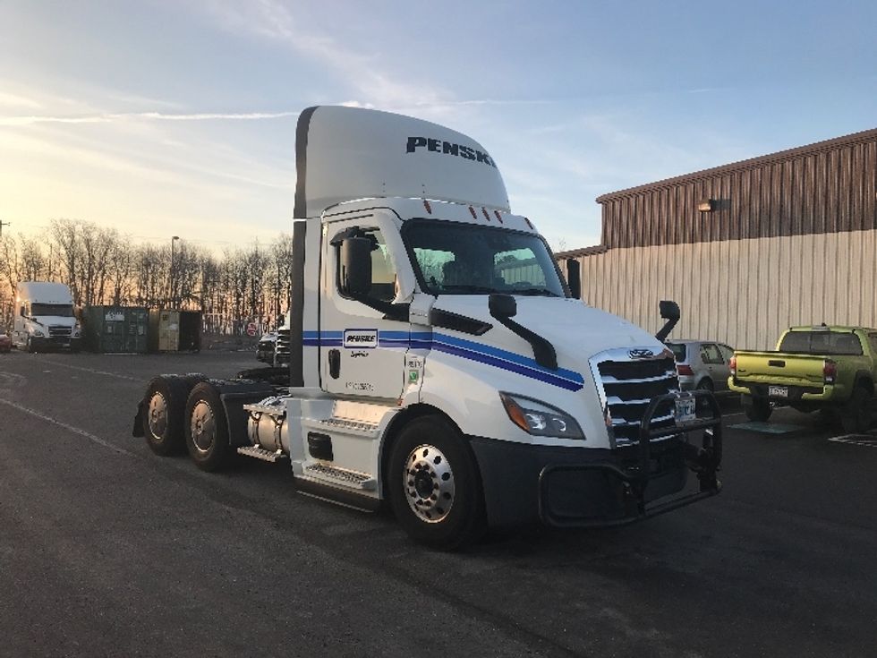 Day Cab Tractor-Heavy Duty Tractors-Freightliner-2021-T11664ST-Pottsville-PA-757,958\n\t\tmiles-$ 27,750 - Image 1