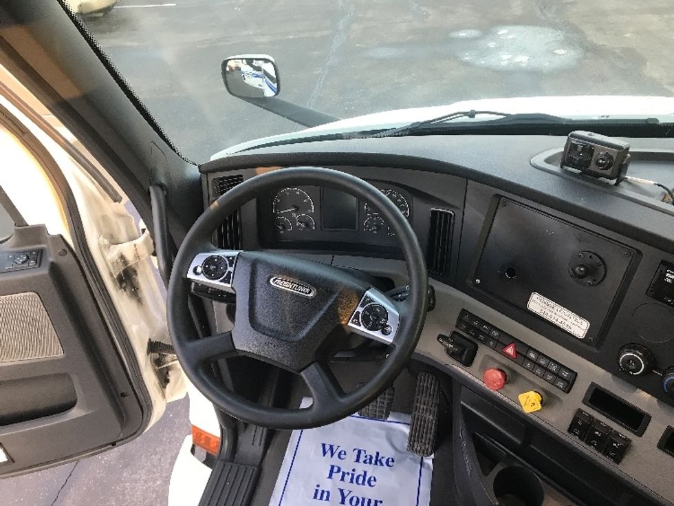 Day Cab Tractor-Heavy Duty Tractors-Freightliner-2021-T11664ST-Pottsville-PA-757,958\n\t\tmiles-$ 27,750 - Image 11