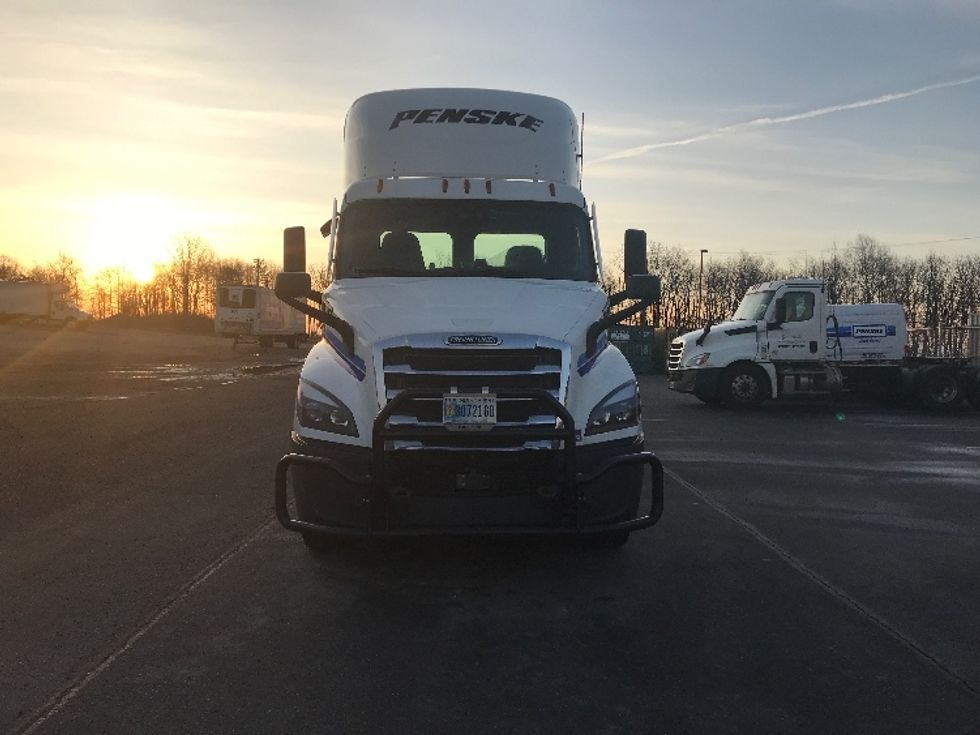 Day Cab Tractor-Heavy Duty Tractors-Freightliner-2021-T11664ST-Pottsville-PA-757,958\n\t\tmiles-$ 27,750 - Image 2