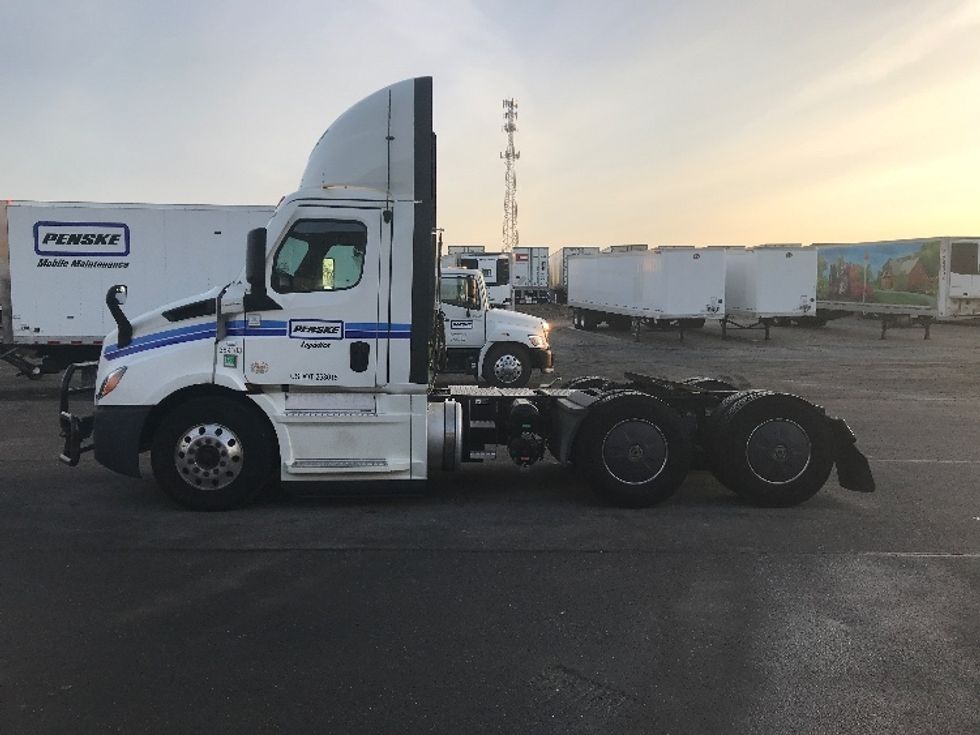 Day Cab Tractor-Heavy Duty Tractors-Freightliner-2021-T11664ST-Pottsville-PA-757,958\n\t\tmiles-$ 27,750 - Image 4