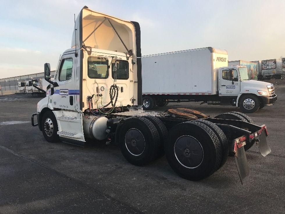 Day Cab Tractor-Heavy Duty Tractors-Freightliner-2021-T11664ST-Pottsville-PA-757,958\n\t\tmiles-$ 27,750 - Image 5