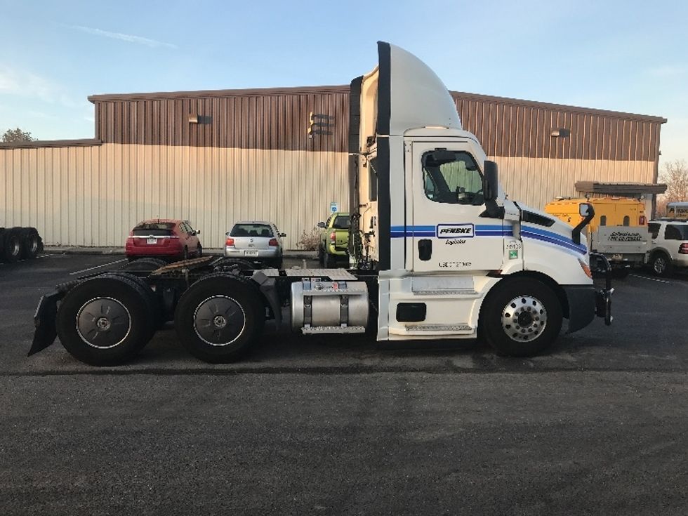 Day Cab Tractor-Heavy Duty Tractors-Freightliner-2021-T11664ST-Pottsville-PA-757,958\n\t\tmiles-$ 27,750 - Image 8