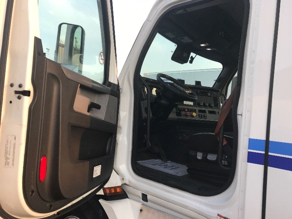 Day Cab Tractor-Heavy Duty Tractors-Freightliner-2021-T11664ST-Pottsville-PA-757,958\n\t\tmiles-$ 27,750 - Image 9