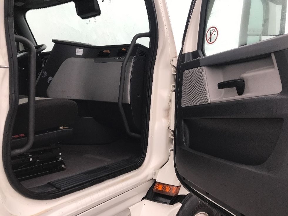 Day Cab Tractor-Heavy Duty Tractors-Freightliner-2021-T11664ST-Pottsville-PA-778,577\n\t\tmiles-$ 27,750 - Image 12