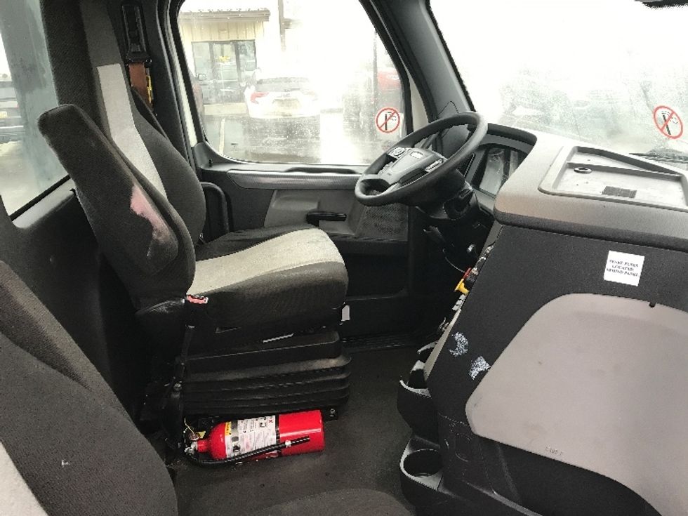 Day Cab Tractor-Heavy Duty Tractors-Freightliner-2021-T11664ST-Pottsville-PA-778,577\n\t\tmiles-$ 27,750 - Image 14