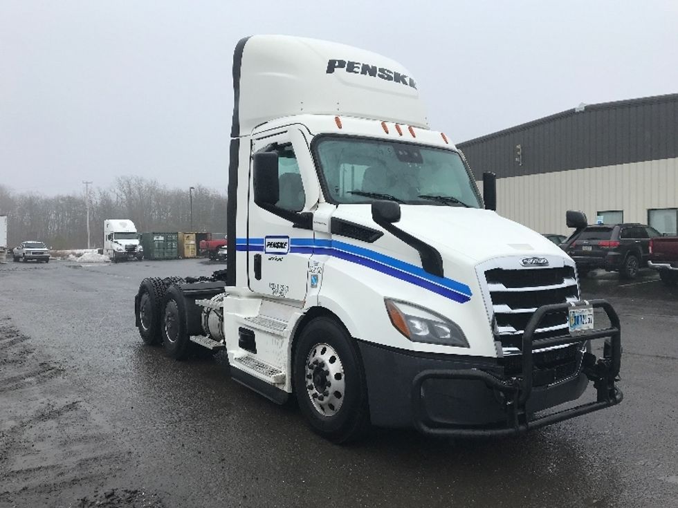 Day Cab Tractor-Heavy Duty Tractors-Freightliner-2021-T11664ST-Pottsville-PA-792,575\n\t\tmiles-$ 28,000 - Image 1
