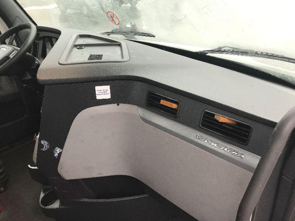 Day Cab Tractor-Heavy Duty Tractors-Freightliner-2021-T11664ST-Pottsville-PA-792,575\n\t\tmiles-$ 28,000 - Image 13