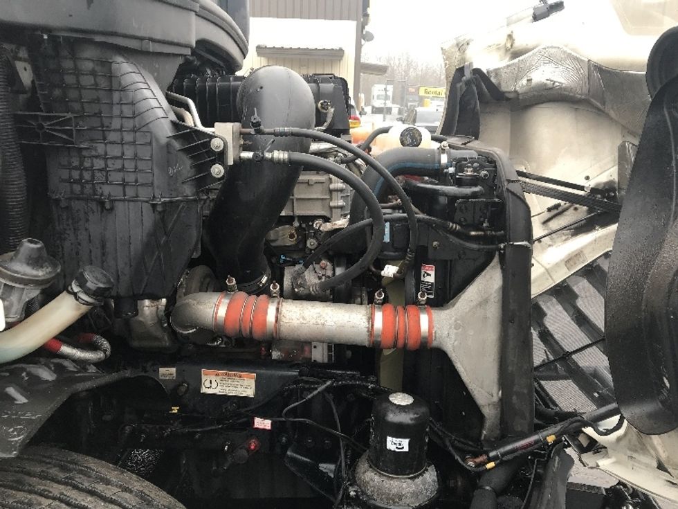 Day Cab Tractor-Heavy Duty Tractors-Freightliner-2021-T11664ST-Pottsville-PA-792,575\n\t\tmiles-$ 28,000 - Image 15