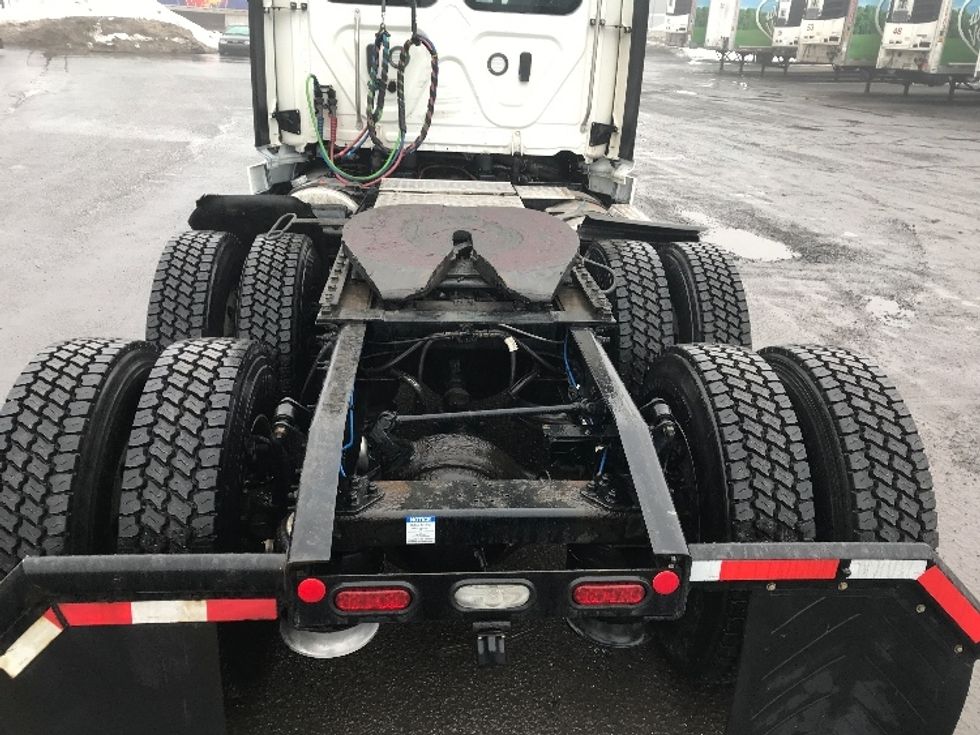 Day Cab Tractor-Heavy Duty Tractors-Freightliner-2021-T11664ST-Pottsville-PA-792,575\n\t\tmiles-$ 28,000 - Image 6