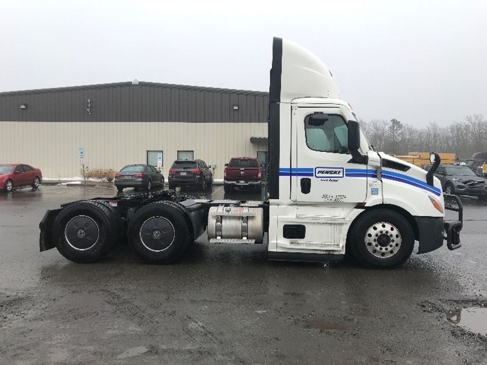 Day Cab Tractor-Heavy Duty Tractors-Freightliner-2021-T11664ST-Pottsville-PA-792,575\n\t\tmiles-$ 28,000 - Image 8