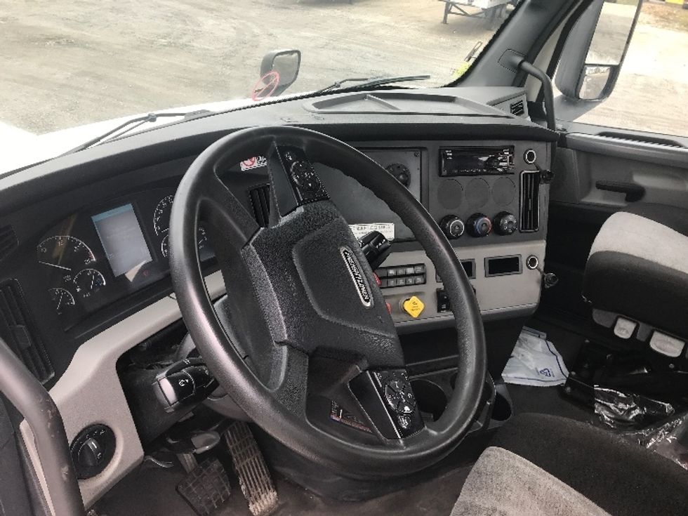 Day Cab Tractor-Heavy Duty Tractors-Freightliner-2021-T11664ST-Pottsville-PA-795,520\n\t\tmiles-$ 28,000 - Image 10