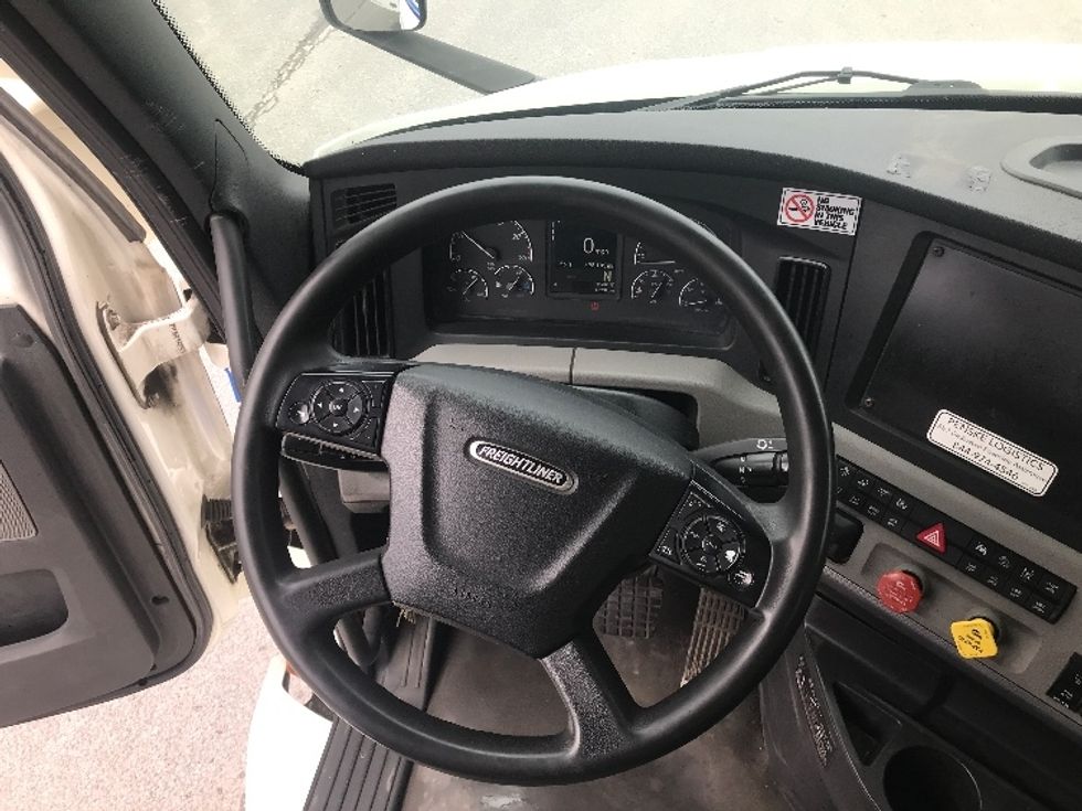 Day Cab Tractor-Heavy Duty Tractors-Freightliner-2021-T11664ST-Pottsville-PA-795,520\n\t\tmiles-$ 28,000 - Image 11