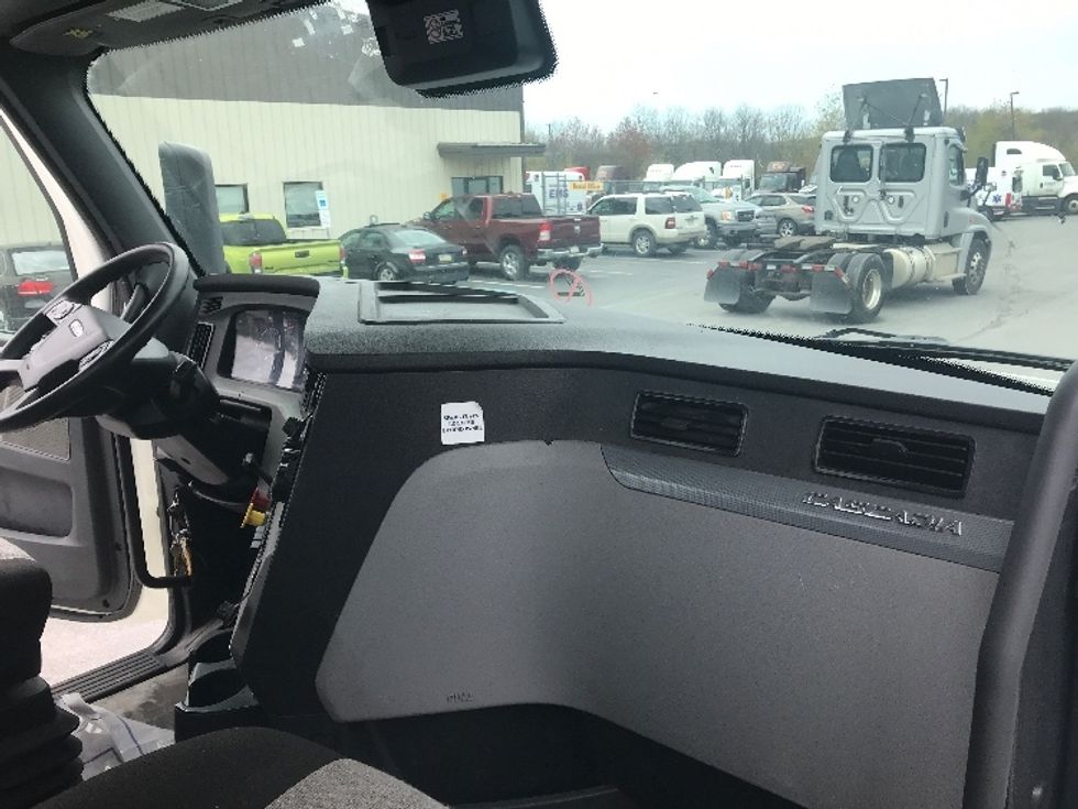 Day Cab Tractor-Heavy Duty Tractors-Freightliner-2021-T11664ST-Pottsville-PA-795,520\n\t\tmiles-$ 28,000 - Image 13
