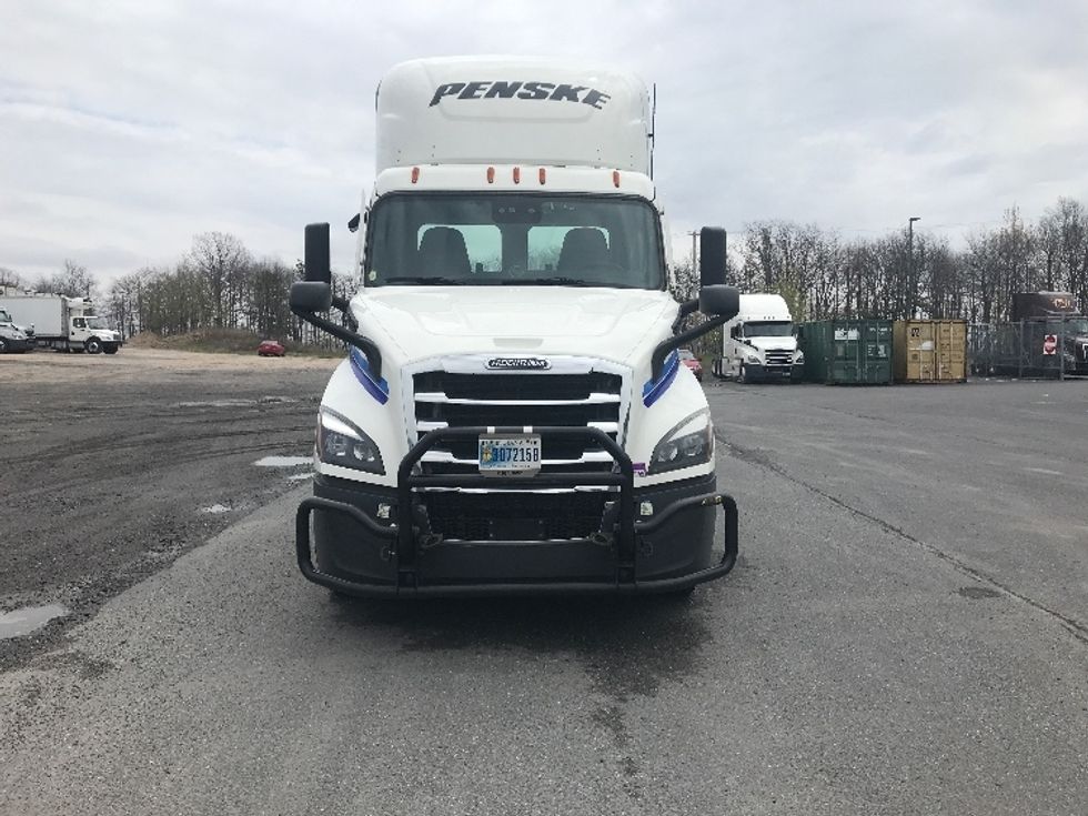 Day Cab Tractor-Heavy Duty Tractors-Freightliner-2021-T11664ST-Pottsville-PA-795,520\n\t\tmiles-$ 28,000 - Image 2
