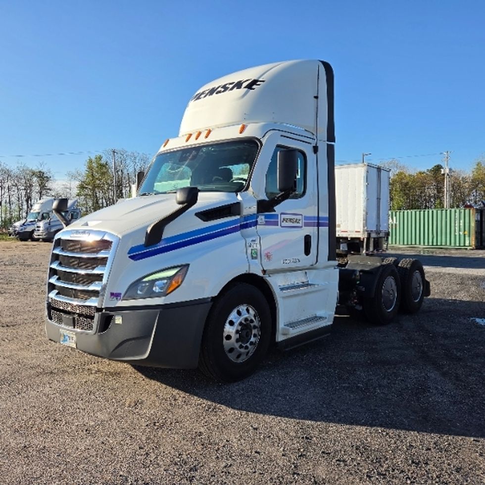 Day Cab Tractor-Heavy Duty Tractors-Freightliner-2021-T11664ST-Pottsville-PA-795,520\n\t\tmiles-$ 28,000 - Image 3