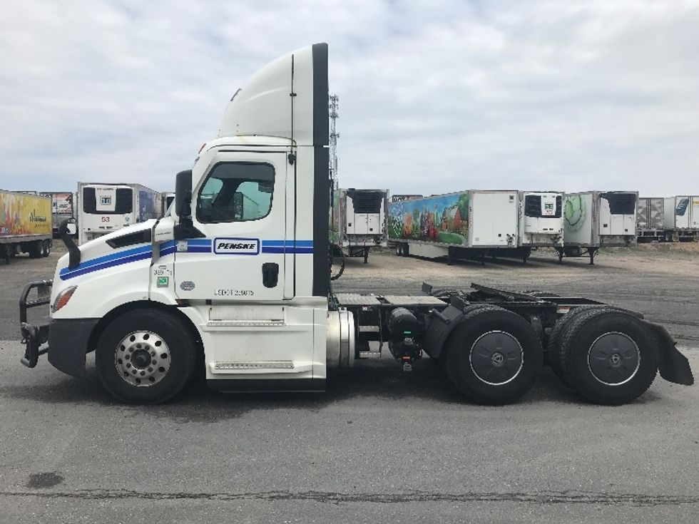 Day Cab Tractor-Heavy Duty Tractors-Freightliner-2021-T11664ST-Pottsville-PA-795,520\n\t\tmiles-$ 28,000 - Image 4